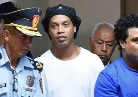 Coronavírus faz Ronaldinho ser submetido a exame em presídio no Paraguai