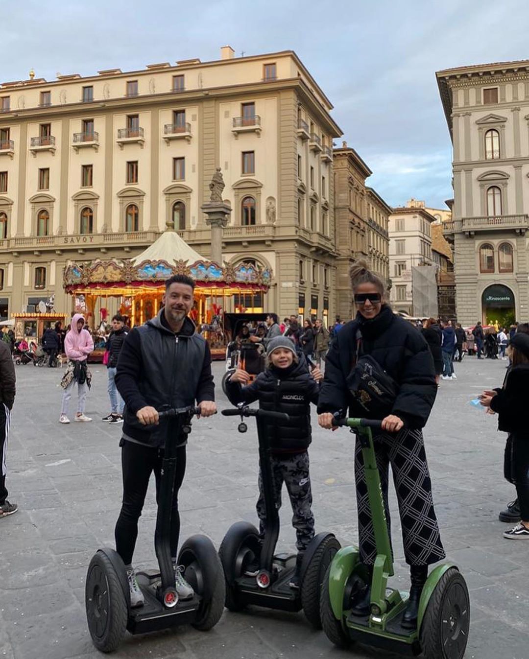 Adriane Galisteu faz teste para Coronavírus após voltar da Itália com marido e filho