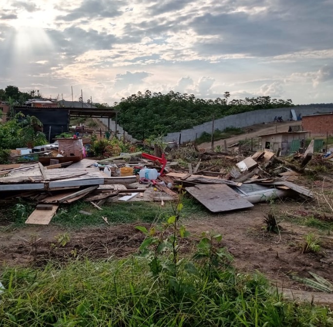 Monte Horebe: Aguardando benefício, moradores dizem não ter para onde ir