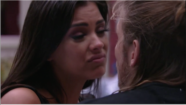 BBB20: Aos prantos, Ivy reclama com Daniel sobre briga com Prior: 'Você vai acabar com a minha vida'