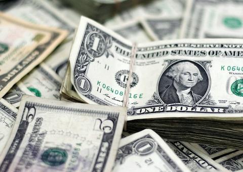 Mercado futuro abre com dólar cotado próximo a R$ 5