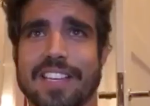 Caio Castro desmente casamento com Grazi e detona ‘Fofocalizando’