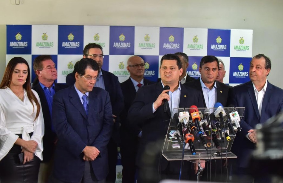 Em Manaus, Alcolumbre decide fazer teste de coronavírus após encontrar comitiva de infectado