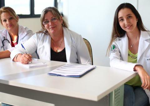 Inscrições de médicos para combater coronavírus começam segunda-feira