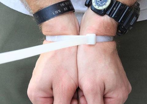 Criminosos fazem família refém por mais de 2h durante assalto em Manaus