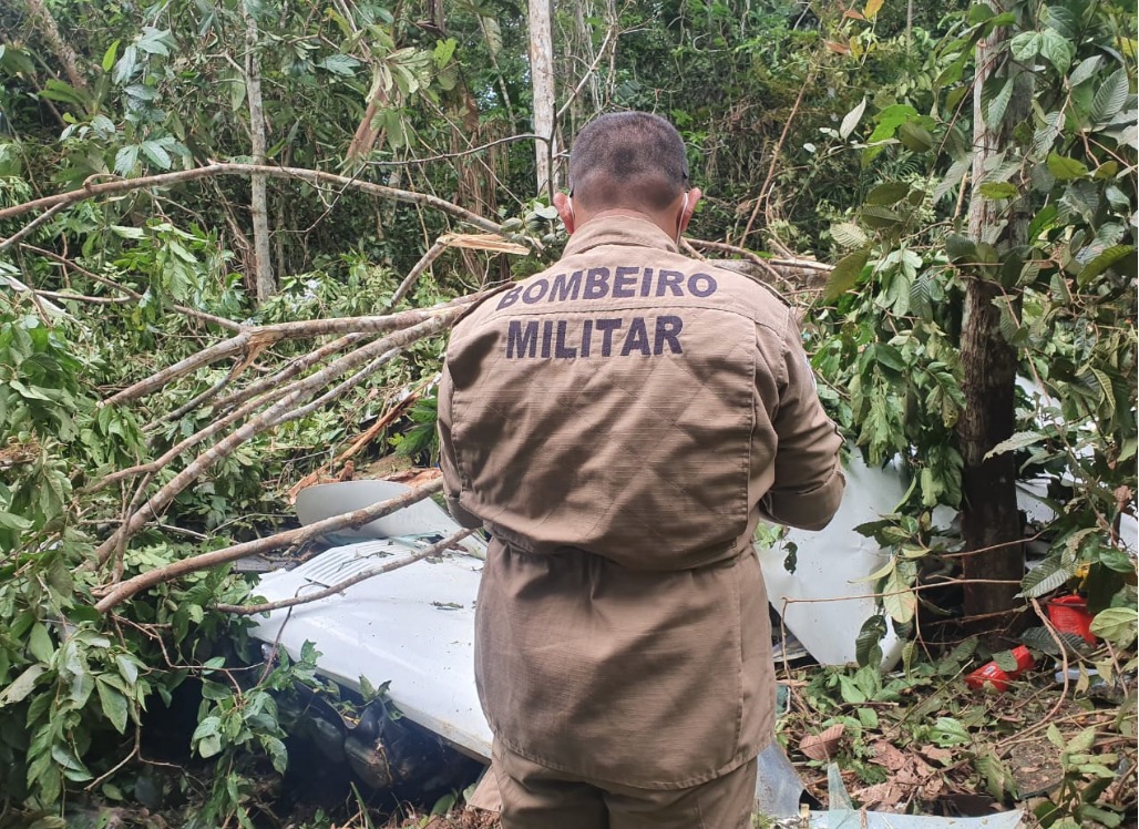 Avião cai no Amazonas e duas pessoas morrem, diz Bombeiros 