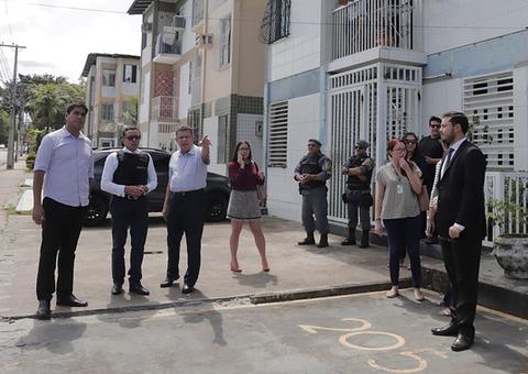Juiz faz inspeção em condomínio de Manaus para decidir construção de muro