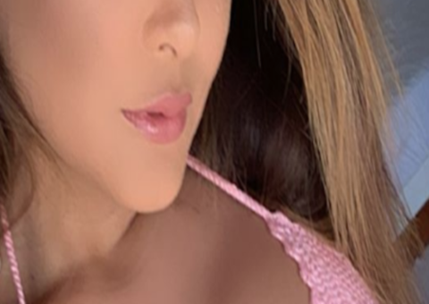 De biquíni, Geisy Arruda deixa ‘beirada' de parte íntima à mostra e atiça imaginação 