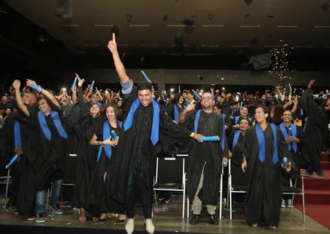 Em Manaus, aproximadamente 500 alunos participam da formatura do Projovem Urbano