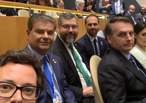 Teste de coronavírus de senador que acompanhou Bolsonaro aos EUA dá positivo