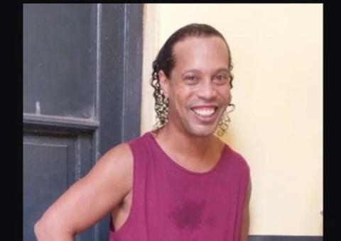 Ronaldinho participa de campeonato na cadeia valendo leitão, diz imprensa paraguaia
