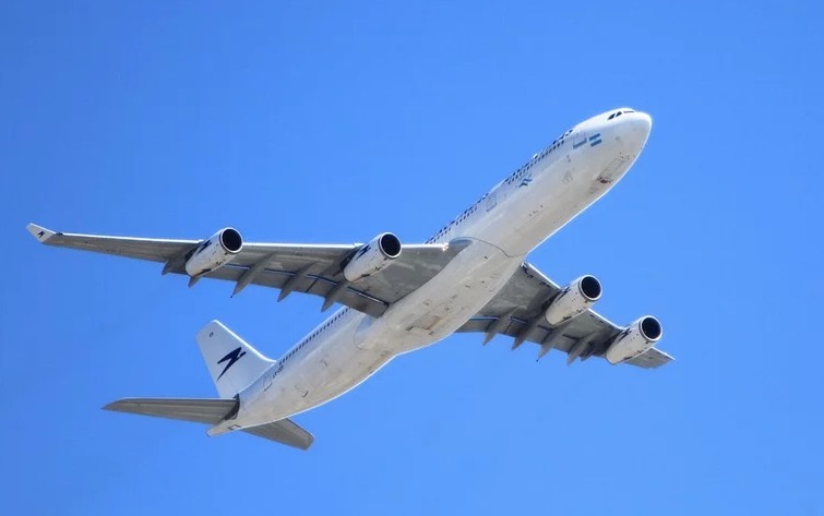 Partido quer proibição de voos, embarcações e estrangeiros vindos da Europa e Ásia