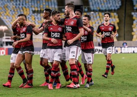 Com time misto, Flamengo vence a Portuguesa-RJ de virada em um Maracanã vazio