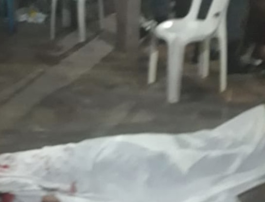 Homem morre ao ser crivado de balas por pistoleiros em bar de Manaus 