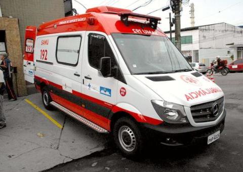 Ao ser atropelado por moto, homem cai e tem pernas esmagadas por carro em Manaus