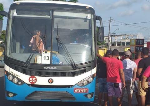 Idoso fica desfigurado após ser atropelado por ônibus ao atravessar a rua em Manaus