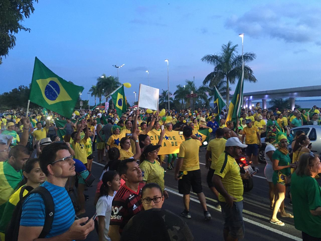 Orientação para aglomeração é 'não' a todos, diz ministro da Saúde sobre Bolsonaro