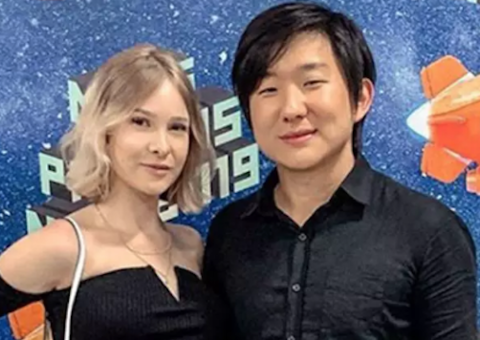 Ao lado do filho, Sammy faz apelo para Pyong continuar no BBB20 