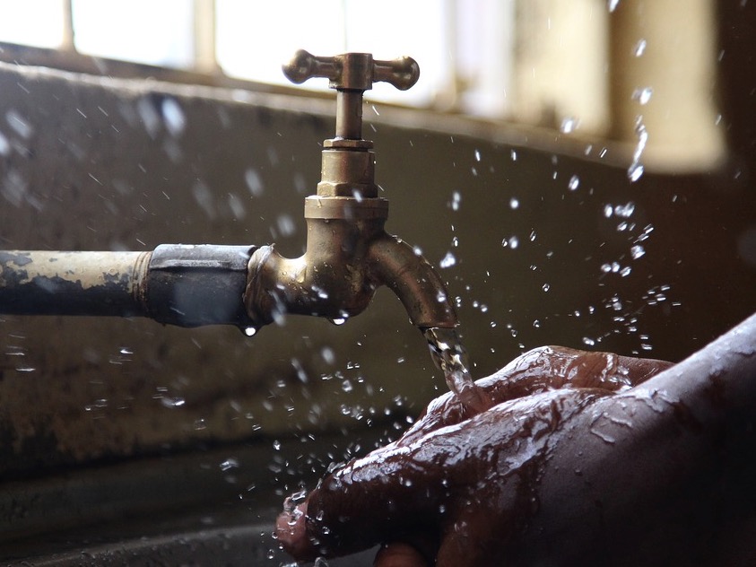 Bairros de Manaus podem ficar sem água nesta segunda-feira 