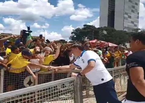 Coronavírus: ‘Se me contaminei, ninguém tem nada a ver com isso’, diz Bolsonaro