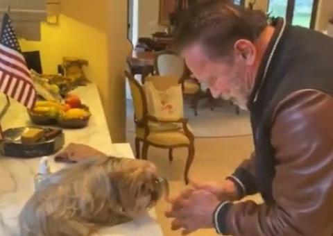 Em vídeo, Arnold Schwarzenegger ensina como lavar as mãos e ficar longe do coronavírus