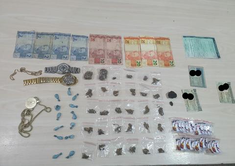 Um jovem é preso e adolescente apreendido com drogas e joias no Amazonas 