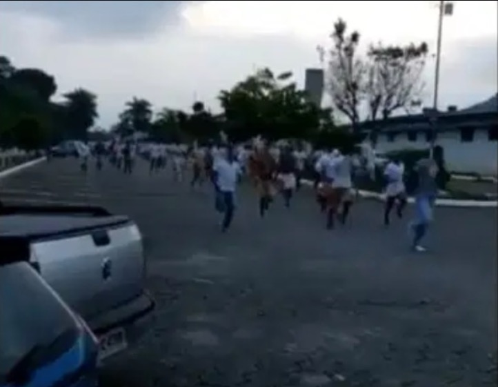 Detentos se rebelam e fazem fuga em massa após perderem saída temporária por coronavírus