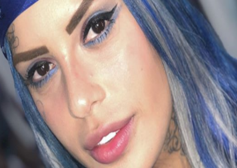 Com lingerie transparente, Tati Zaqui abusa na sensualidade e esquenta clima na web