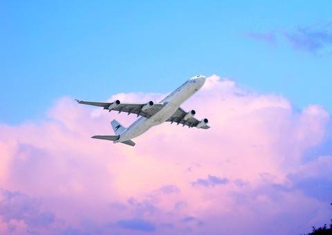 Avião é isolado em BH após copiloto apresentar sintomas de coronavírus