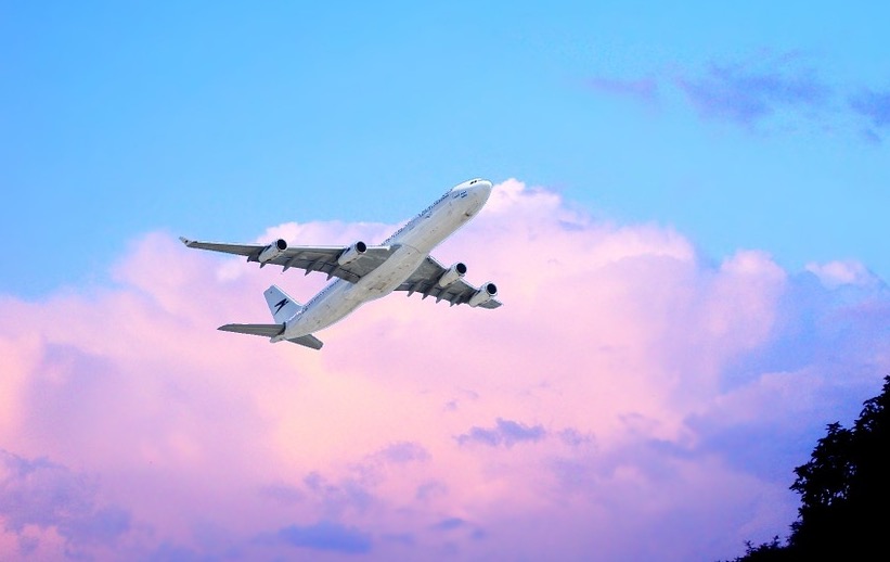 Avião é isolado em BH após copiloto apresentar sintomas de coronavírus