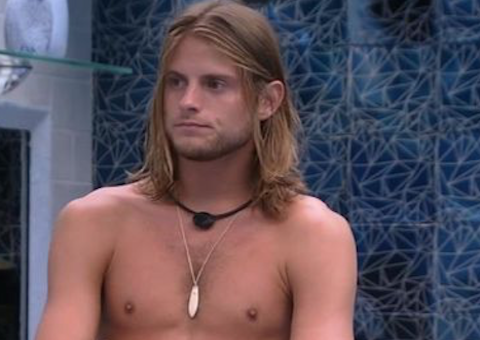 Daniel do BBB20 se recusa a lavar as mãos após pegar barata e leva bronca de brothers  