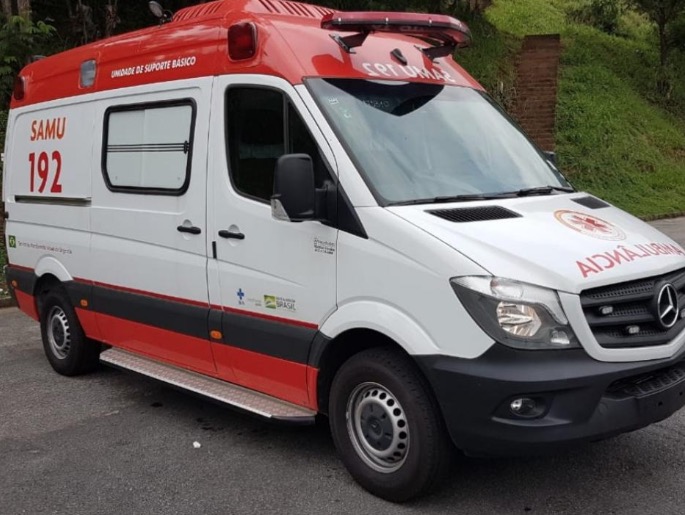 Cinco crianças ficam feridas após muro de creche desabar após forte chuva