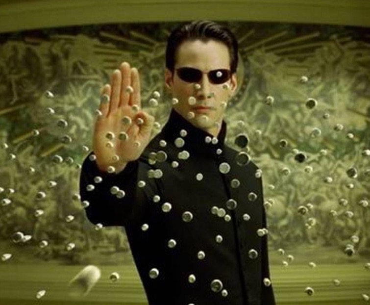 Matrix 4 tem filmagens interrompidas na Alemanha para evitar coronavírus