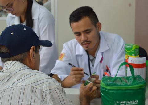 Representantes de portadores de doenças crônicas vão receber medicamentos na Cema