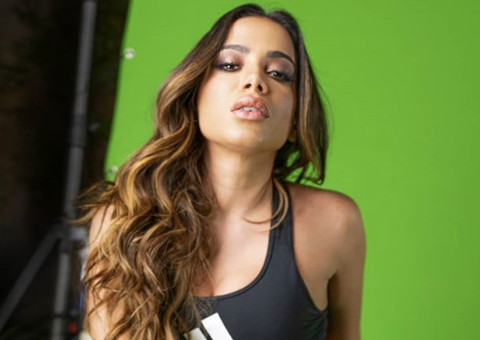 Anitta ‘some' das redes sociais e fãs apontam coronavírus