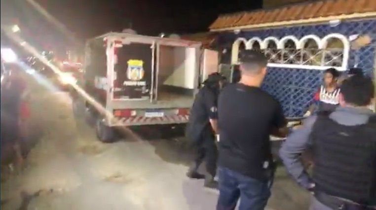 Homem se depara com amigo morto a facadas ao convidá-lo para malhar em Manaus