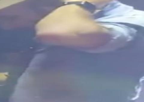 Durante show, fã 'cai de boca' em órgão genital de Thullio Milionário e choca público