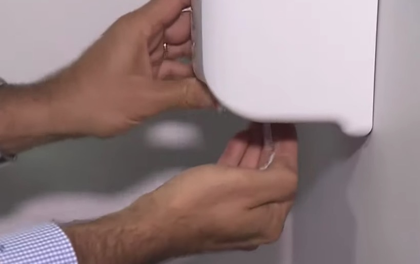 Farmácias de manipulação passam a produzir e vender álcool em gel 