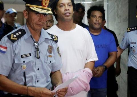 Polícia paraguaia faz perícia no celular de Ronaldinho para buscar ligação entre ele e empresária