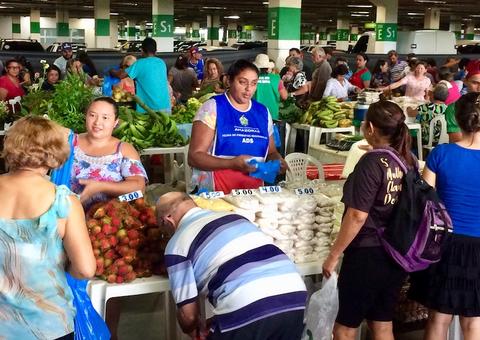 Autônomos de feiras, mercados e terminais têm atendimento alterado em Manaus