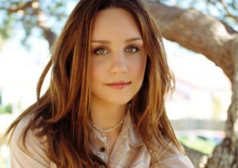 Aos 33, Amanda Bynes anuncia gravidez: ‘bebê a caminho’ 