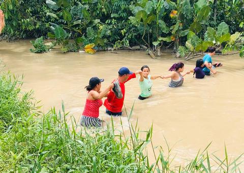 Mãe recebe ligação anônima e encontra corpo de filho desaparecido em mata de Manaus 