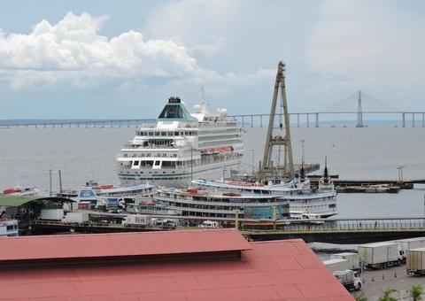 Sem desembarcar passageiros, cruzeiro com 680 turistas da Alemanha chega a Manaus