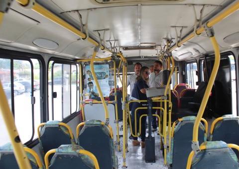  Fiscais verificam limpeza de ônibus e medidas de prevenção ao novo coronavírus em Manaus