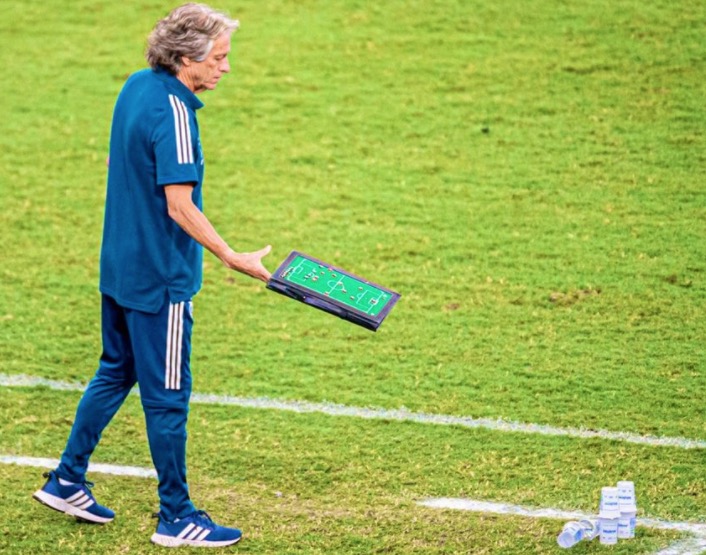 Novo teste de Jorge Jesus dá negativo para coronavírus
