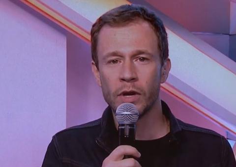 Tiago Leifert discute com mulher de diretor da Globo e dispara: 'Desserviço presta você'
