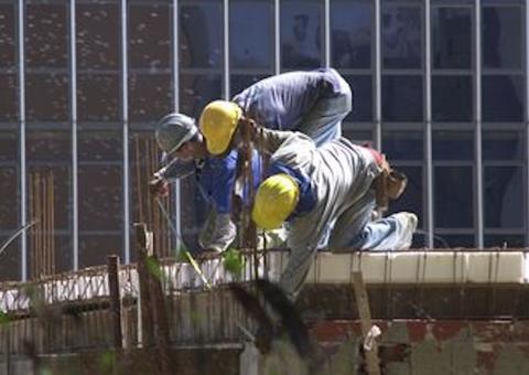 Coronavírus: empresas poderão cortar jornadas e salários pela metade