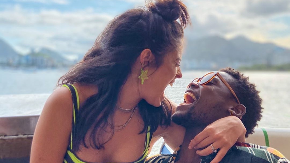 Ator Maicon Rodrigues comemora aniversário de ex-BBB em post romântico na web