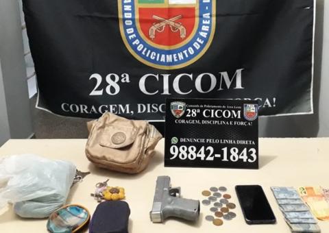 Após roubar passageiros de ônibus, trio é preso contando dinheiro em Manaus