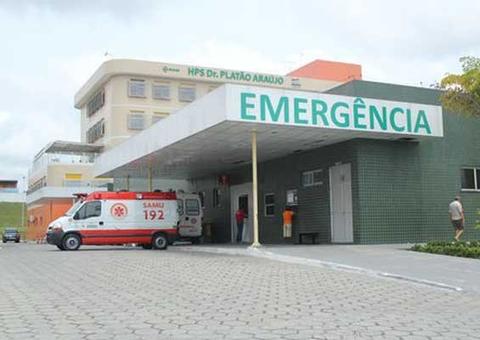 Tentativa de assalto termina com homem baleado dentro de carro em Manaus